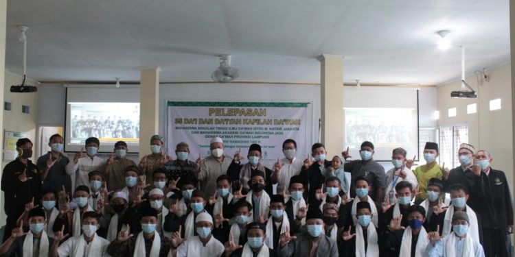 Lepas 35 Dai Pengabdian, Dewan Dakwah Bagikan 1000 Al Quran dan Iqro