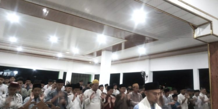 Tanamkan Nilai Cinta NKRI , Santri Dewan Dakwah Salat Gaib untuk Awak KRI Nanggala 402