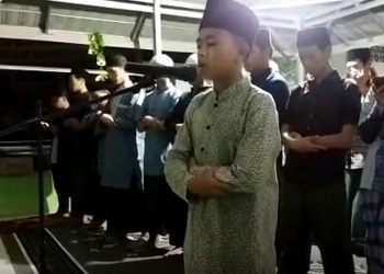 Santri Imami Shalat Tarawih 1 Juz di Qur’anic School of Dewan Da’wah Lampung Tanpa Melihat Quran