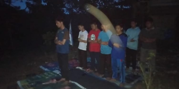 Malam, panggung dai bermunajad