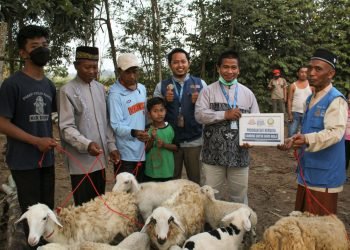 LAZNAS Dewan Dakwah Lampung Salurkan Bantuan Program Dai Berdaya Desa Srisawahan