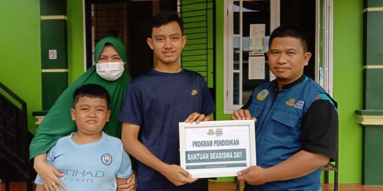 Laznas Dewan Dakwah Lampung memberikan Bantuan Beasiswa Da’i