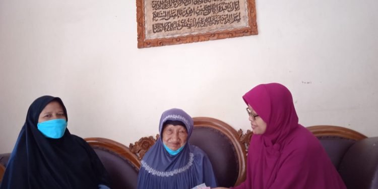 USIA TAK HALANGI MEMBERI MANFAAT BAGI UMAT