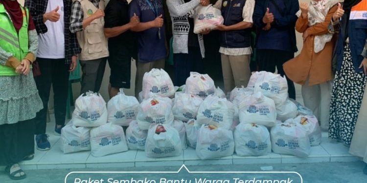 Paket Sembako Bantu Warga Terdampak Puting Beliung Lampung