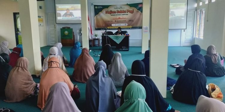 MUSLIMAT DEWAN DA’WAH LAMPUNG PELOPORI PROGRAM PENINGKATAN LITERASI KITAB SUCI