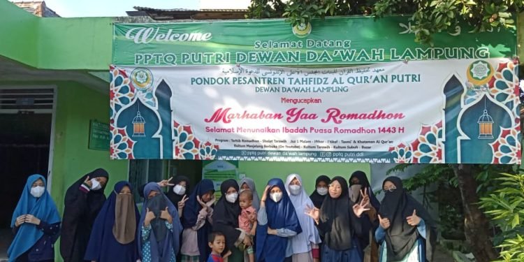 Ifthor Jama’i dan Pembekalan Santriwati PPTQ Putri Dewan Dakwah Lampung sebelum Pengabdian Di Rumah