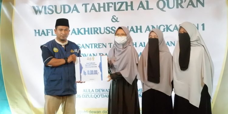 Laznas Dewan Dakwah Lampung berikan Beasiswa Kuliah untuk Pengajar Pondok Pesantren