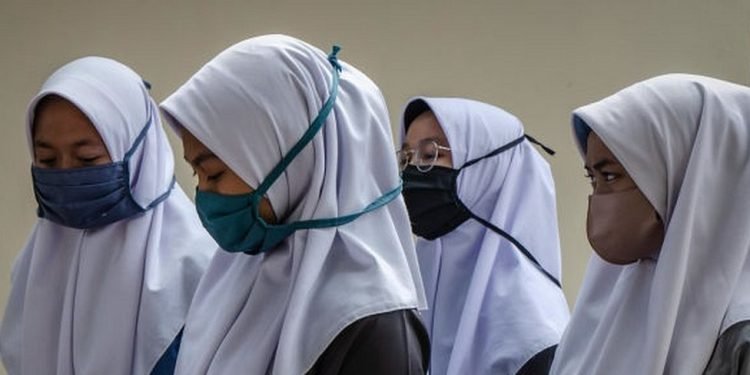 KEWAJIBAN JILBAB TAK PANTAS DIPERSOALKAN (PART 2)