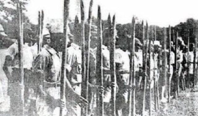 Keris, bambu runcing dan bedil