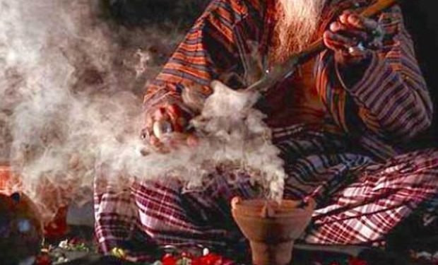 Dukun Menurut Islam: Definisi dan Bahaya Mempercayainya