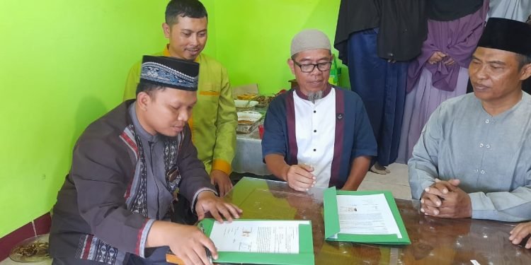 Serah Terima Wakaf Kios untuk Dakwah dan Pendidikan