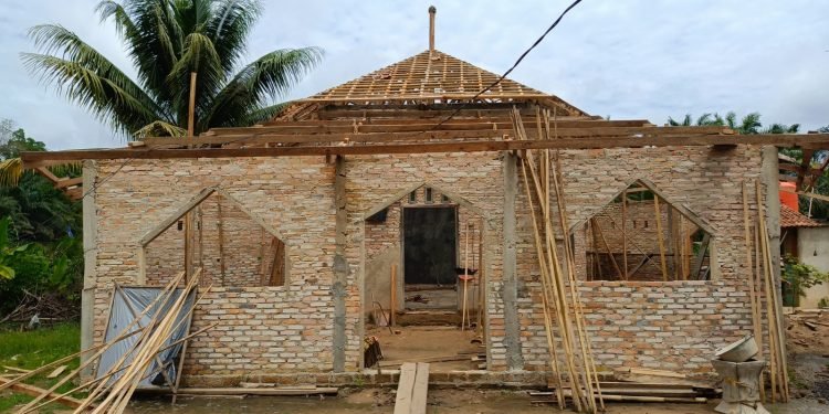 Musholla Sudah Tua dan Terlalu Kecil Tidak Sanggup Tampung Jamaah Laznas Bantu Renovasi Musholla di Tulang Bawang