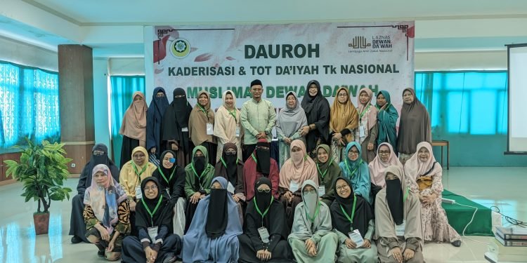 Muslimat Dewan Dakwah Lampung Hadiri Dauroh Kaderisasi dan TOT Da’iyah Nasional