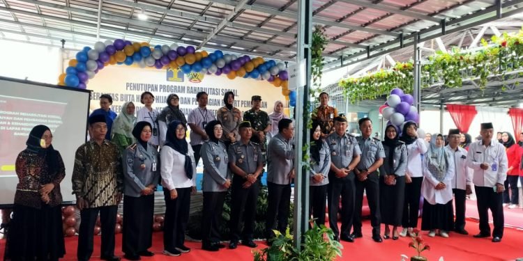 KUTINGGALKAN LAMBAIAN MASA KELAMKU DI LAPAS PEREMPUAN