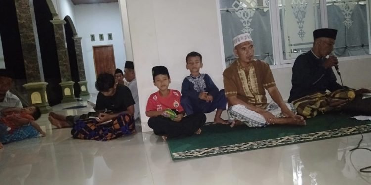 Ustadz Imam Faridho Sampaikan Tausiyah Malam Jumat di Masjid Miftahul Hidayah Lampung Timur