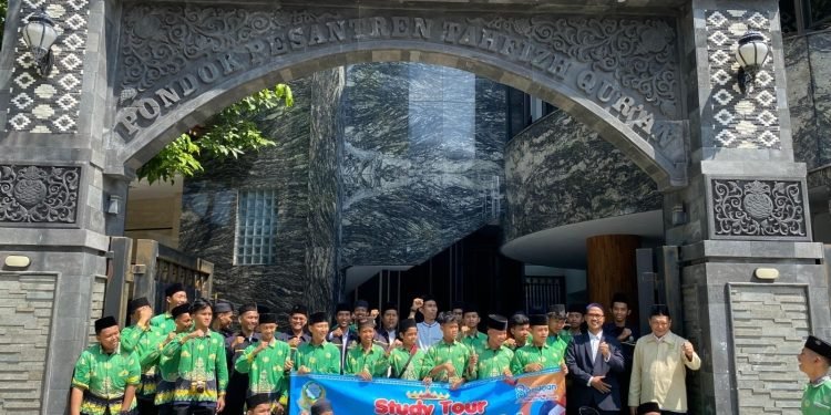 Kunjungan Studi Banding PPTQ Dewan Dakwah Lampung ke Ponpes Sulaimaniyah KulonProgo