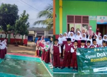 Kafilah Dakwah Dewan Da’wah Turun Lapang Ikuti Upacara dan Sosialisasi Program Ramadhan di SD Azzaitun Lampung Selatan