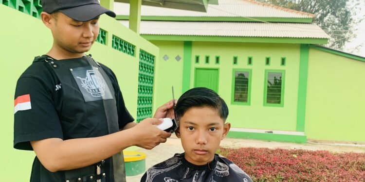 Pangkas Rambut Jadi Wasilah Dakwah di PPSTQ Muhammad Natsir