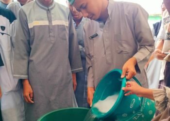 Santri PPTQ Dewan Da’wah Lampung Belajar Wirausaha Lewat Pembuatan Sabun Cuci Piring